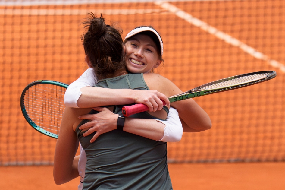 Sara Sorribes y Cristina Bucsa buscan la final de dobles de Madrid en su debut como pareja