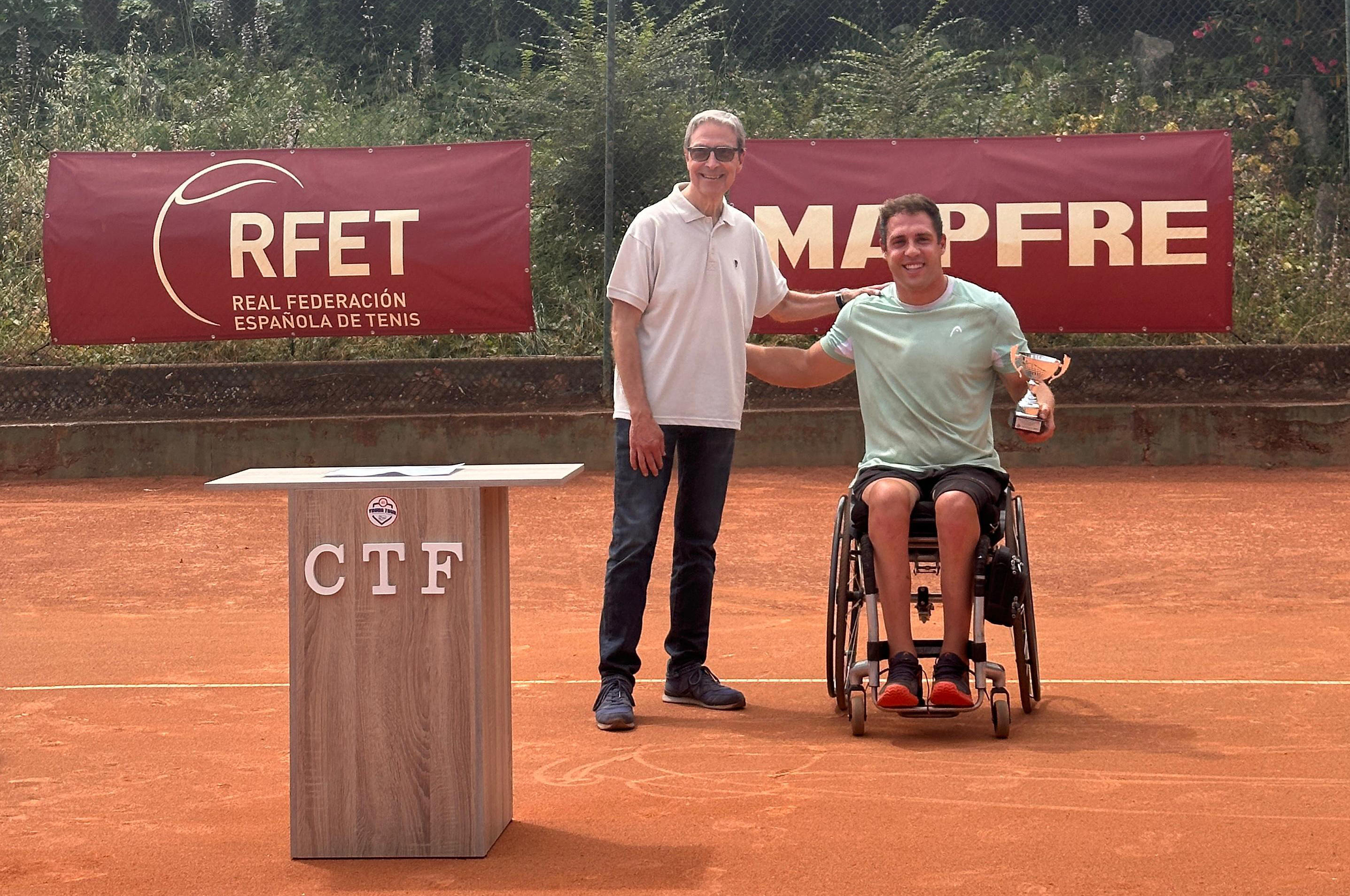Mario Roque revalida su victoria en Figueres tras sorprender a Quico Tur en la final Mario Roque revalida su victoria en Figueres tras sorprender a Quico Tur en la final