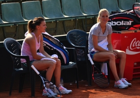 Agnieszka Radwanska y Urszula Radwanska, © RFET