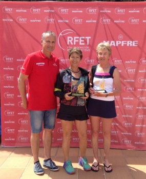 ngela Daz Antona y Elisabeth Harris Goodfellow, campeona y finalista +60, © RFET