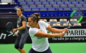 Lara Arruabarrena y Sara Sorribes, © RFET