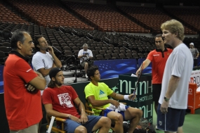 Integrantes Seleccin Espaola Mapfre junto al capitn de EEUU Jim Courier, © RFET