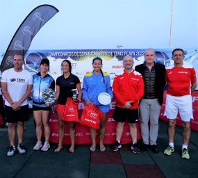 Campeona y finalista individual, © Indalo Beach Tennis Club