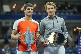 Carlos Alcaraz y Casper Ruud, © Miguel A. Zubiarrain / RFET