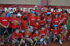 Los jugadores españoles participaron en un clínic con niños, © RFET