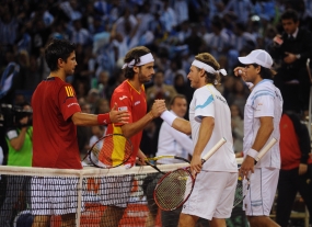 Fernando Verdasco y Feliciano Lpez felicitan a David Nalbandian y Eduardo Schwank, © RFET