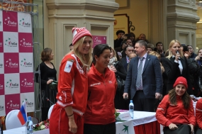 Maria Sharapova y Silvia Soler, © RFET