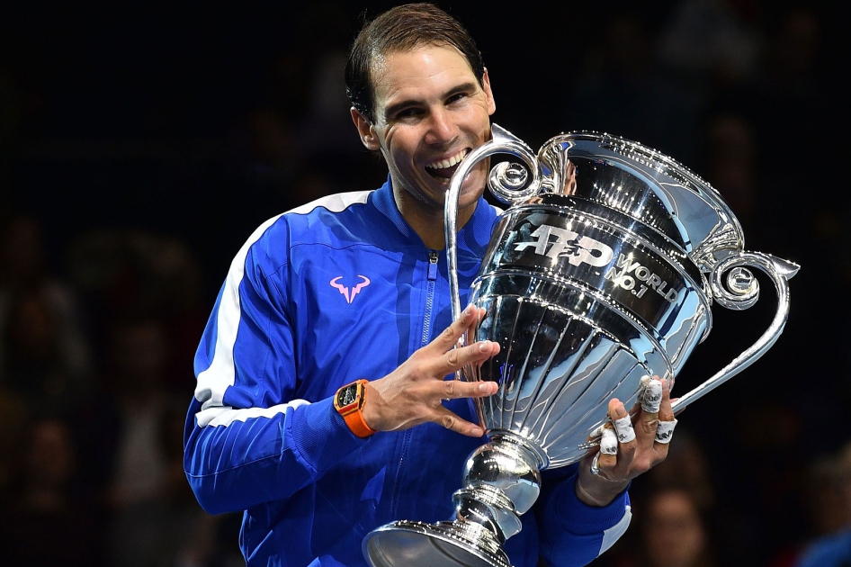 Nadal recibe el trofeo que le acredita como N 1 del mundo de 2019