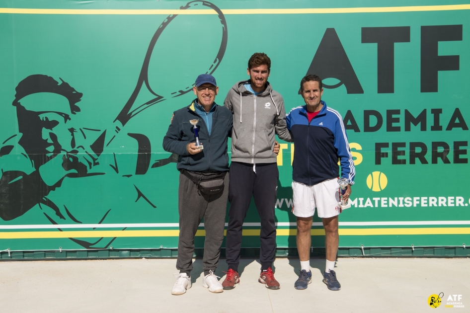 La Nuca se estrena en el circuito mundial snior con un torneo en la Ferrer Tennis Academy