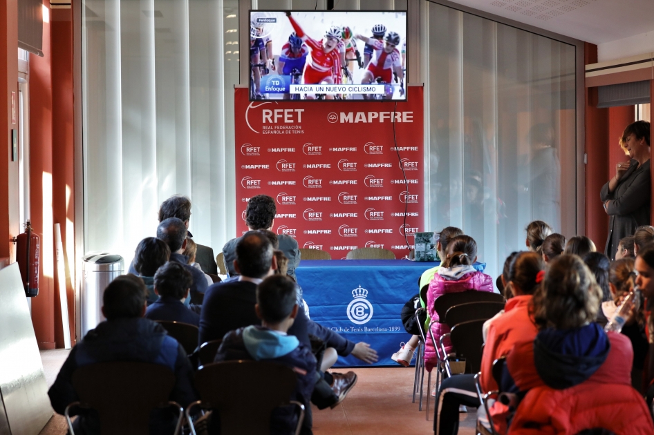 La RFET y la AEPSAD imparten una nueva charla informativa sobre dopaje en el Rafa Nadal Tour by MAPFRE del RCT Barcelona-1899 La RFET y la AEPSAD imparten una nueva charla informativa sobre dopaje en el Rafa Nadal Tour by MAPFRE del RCT Barcelona-1899