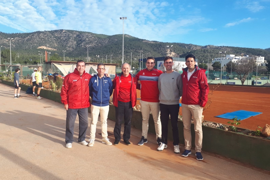 Equipo arbitral en los torneos internacionales ITF de Calvi