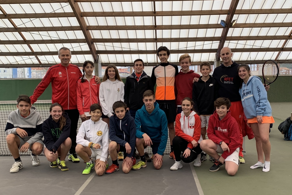 La RFET participa en una concentración juvenil organizada por la Federación Cántabra de Tenis