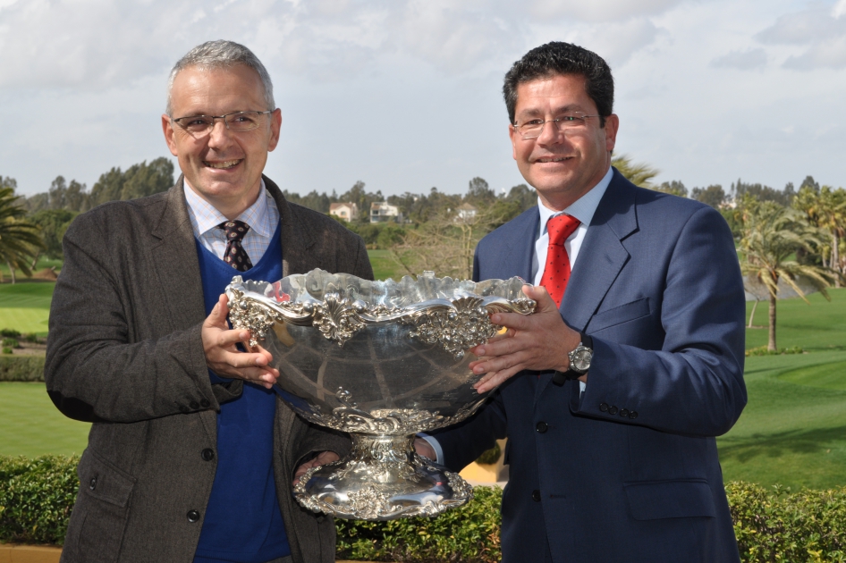 El presidente de la RFET visita con la ensladera de plata el Real Club de Golf de Sevilla