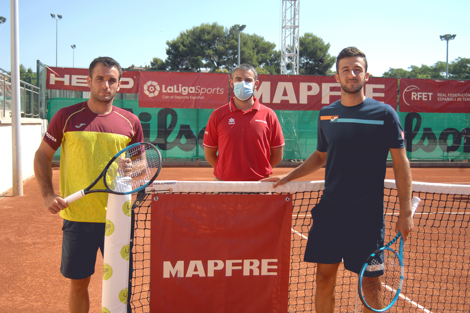 Oriol Roca supera a Javier Barranco en la final del primer torneo de la Liga MAPFRE 'Valor' de Tenis en Cornellá