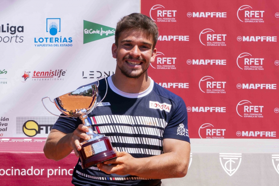 Martn De La Puente revalida su ttulo de la Liga MAPFRE de Tenis en Silla en Valencia