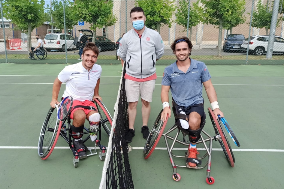De la Puente supera a Caverzaschi en la final del primer torneo nacional de tenis silla en Miranda de Ebro