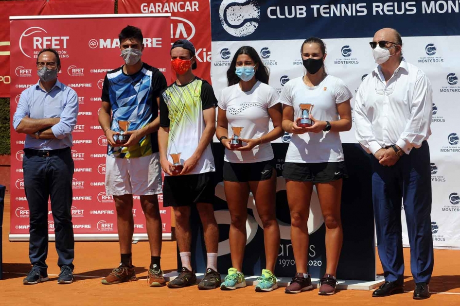 Pablo Llamas y Marta Custic conquistan el Campeonato de España MAPFRE Júnior en Reus