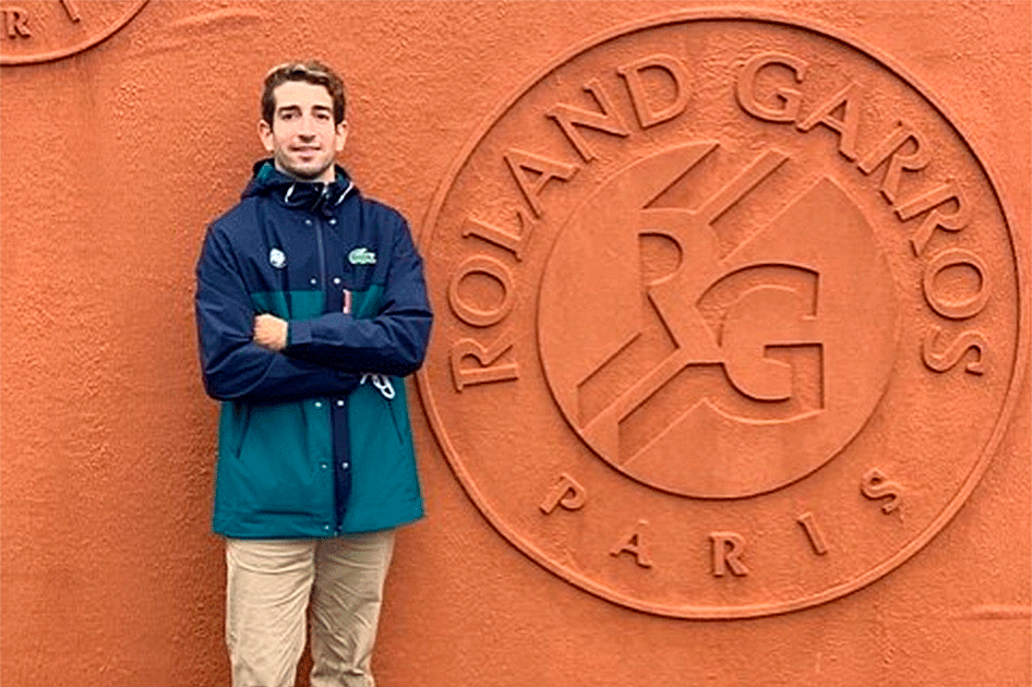 Juanjo Marco actúa como juez de línea en la final masculina de Roland Garros