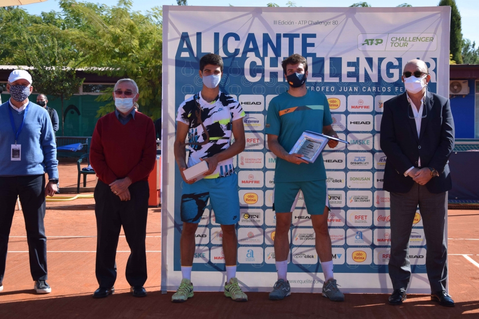 Carlos Alcaraz extiende su racha con un nuevo Challenger en Alicante ante Pedro Martnez