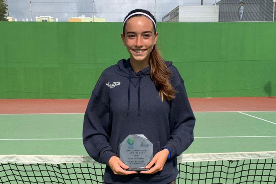 Primer triunfo internacional de Raquel Caballero en el jnior de Portimo ante Andrea Burguete