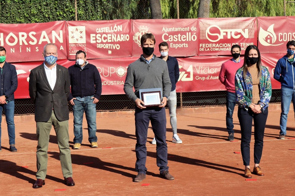 Daniel Gimeno-Traver recibe un emotivo homenaje en el Club de Tenis Castellón