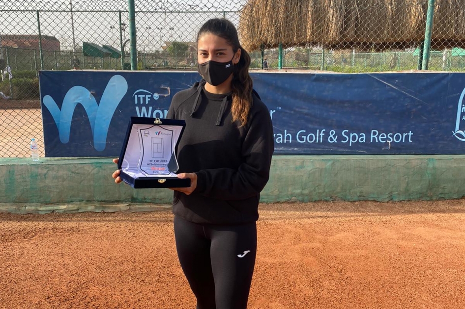 Jessica Bouzas conquista su primer título profesional en El Cairo Jessica Bouzas conquista su primer título profesional en El Cairo