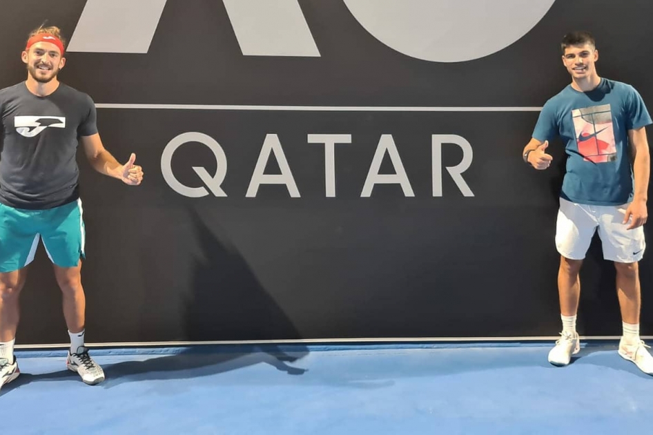 Carlos Alcaraz y Mario Vilella se clasifican para el cuadro final del Open de Australia Carlos Alcaraz y Mario Vilella se clasifican para el cuadro final del Open de Australia