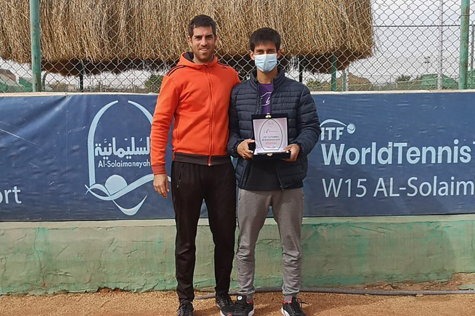 Carlos Sánchez Jover conquista su primer título profesional en El Cairo Carlos Sánchez Jover conquista su primer título profesional en El Cairo