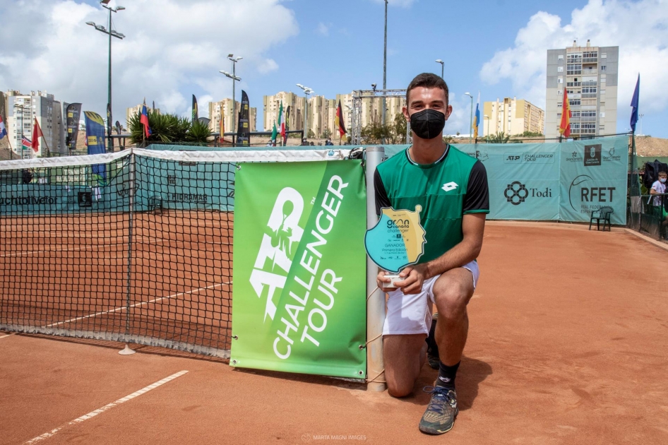 Carlos Gimeno conquista su primer título ATP Challenger en Gran Canaria Carlos Gimeno conquista su primer título ATP Challenger en Gran Canaria