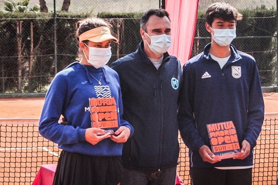 Amelie Rosadoro y Alejo Snchez ganan el penltimo torneo del Mutua Madrid Open Sub16 en Barcelona