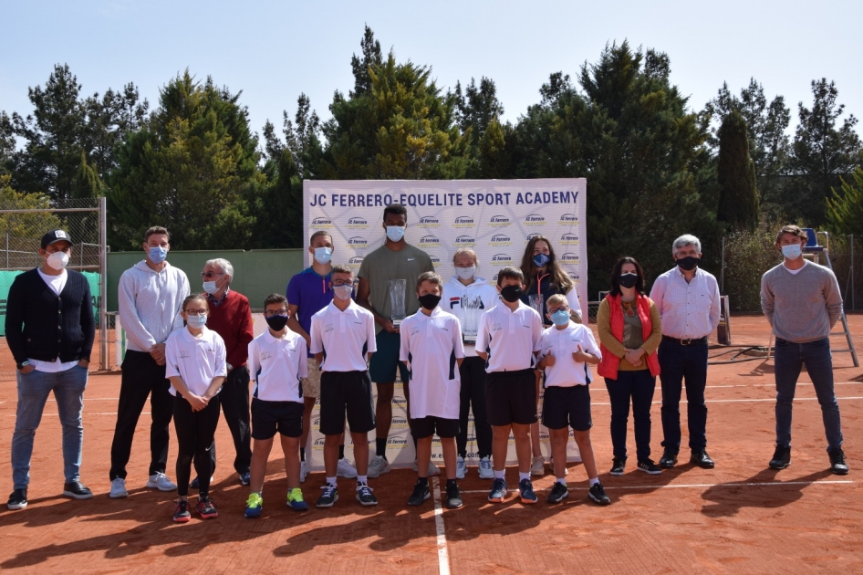 El internacional júnior de Villena acaba con triunfo de la rusa Shnaider y el francés Perricard El internacional júnior de Villena acaba con triunfo de la rusa Shnaider y el francés Perricard