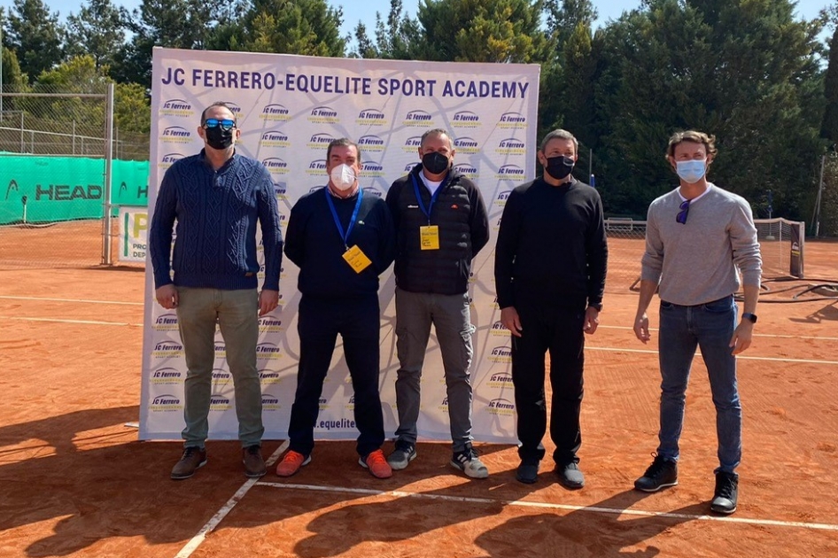 Equipo arbitral en el torneo internacional júnior de Villena Equipo arbitral en el torneo internacional júnior de Villena