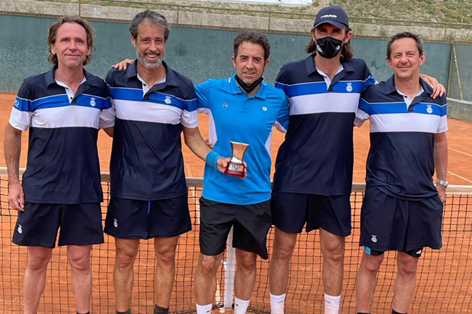 El CT Barcino se proclama Campen de Espaa Masculino +45 ante el Club Internacional de Tenis