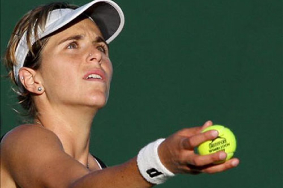 Mª José Martínez se mete en los cuartos de final pero Carla Suárez se despide Mª José Martínez se mete en los cuartos de final pero Carla Suárez se despide
