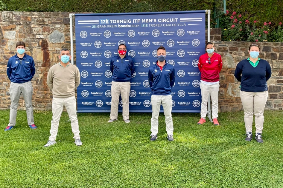 Equipo arbitral en el torneo internacional ITF masculino de Vic