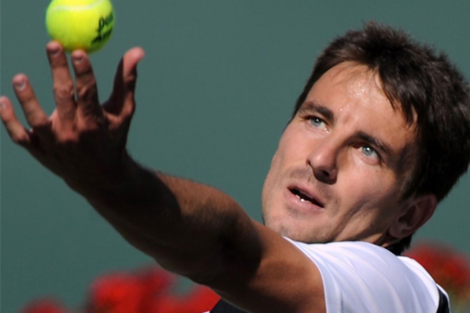 Robredo cae en cuartos ante Roddick y Nadal jugará la final de dobles junto a Marc López Robredo cae en cuartos ante Roddick y Nadal jugará la final de dobles junto a Marc López