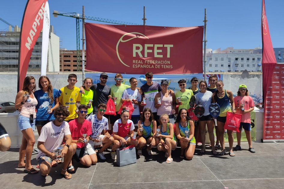 Lpez/Tejada y Faras/Fernndez dominan la 7 etapa de la Liga MAPFRE de Tenis Playa en Cdiz