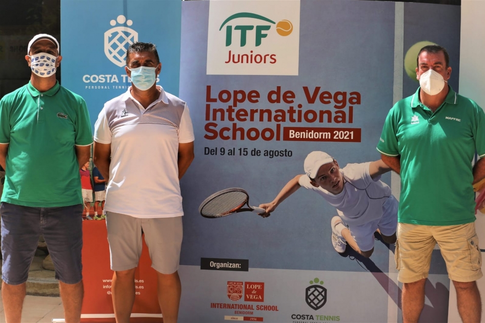 Equipo arbitral en el torneo internacional ITF júnior de Benidorm
