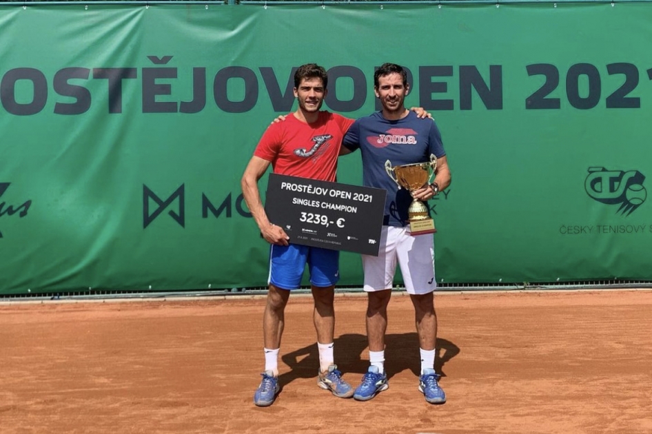 Nikolás Sánchez-Izquierdo conquista su quinto título internacional en Prostejov Nikolás Sánchez-Izquierdo conquista su quinto título internacional en Prostejov