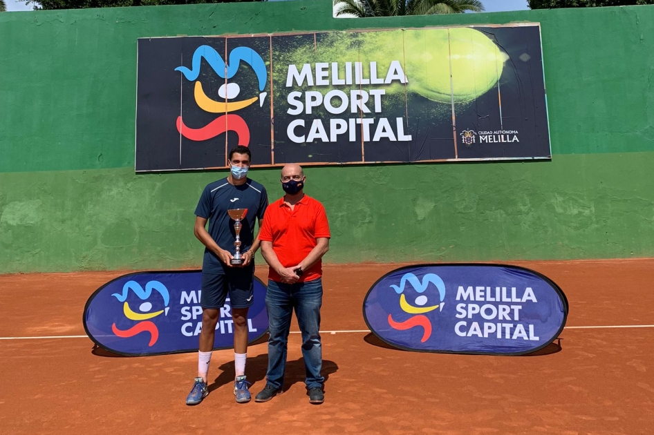 Álex Martí logra su primer título profesional en Melilla ante Carlos López Montagud