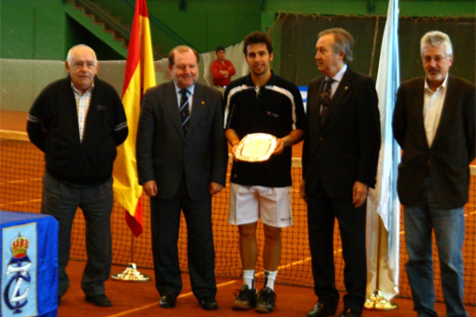 Daniel Muoz supera a Pablo Carreo en la final del Futures indoor de Zaragoza