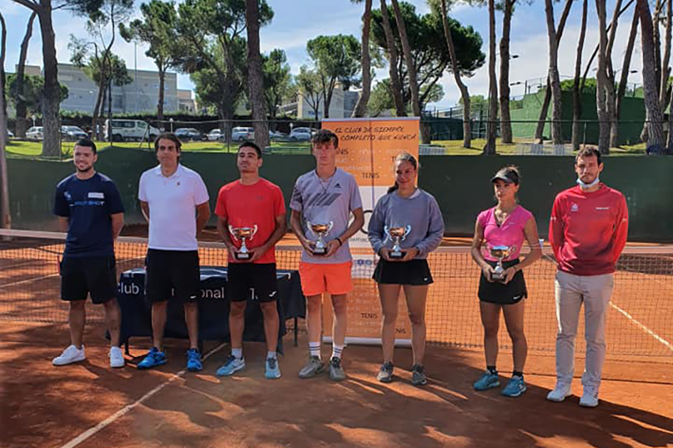 El alicantino Joan Torres y la británica Sarah Tatu se llevan el internacional júnior de Majadahonda El alicantino Joan Torres y la británica Sarah Tatu se llevan el internacional júnior de Majadahonda