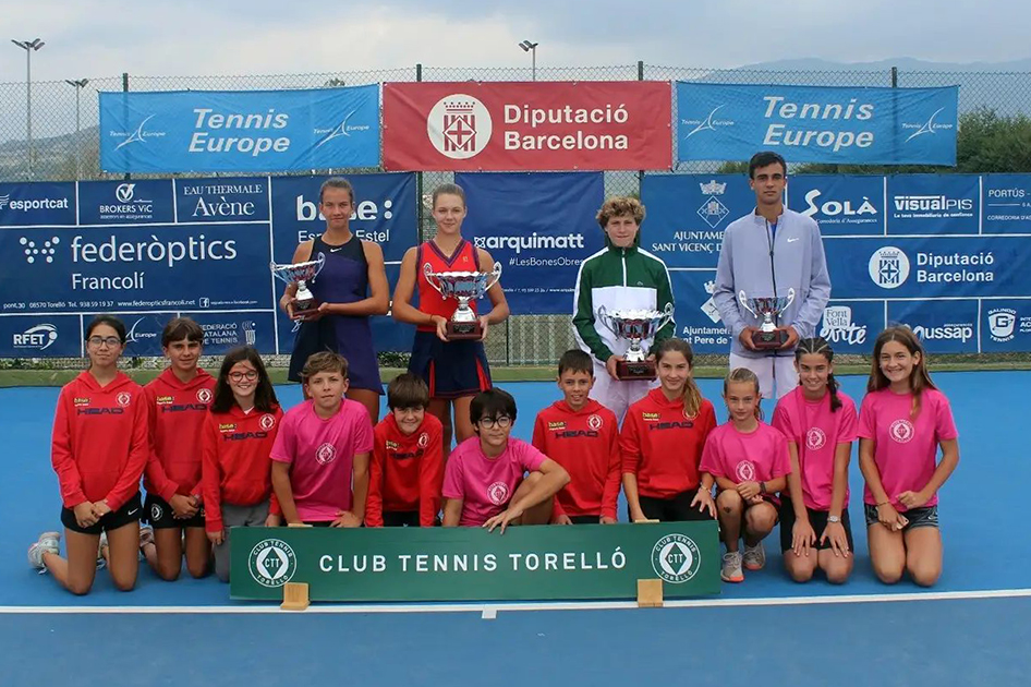 Victorias del castellonense Roger Pascual y la rusa Daria Domova en el internacional Sub'16 de Torelló Victorias del castellonense Roger Pascual y la rusa Daria Domova en el internacional Sub'16 de Torelló