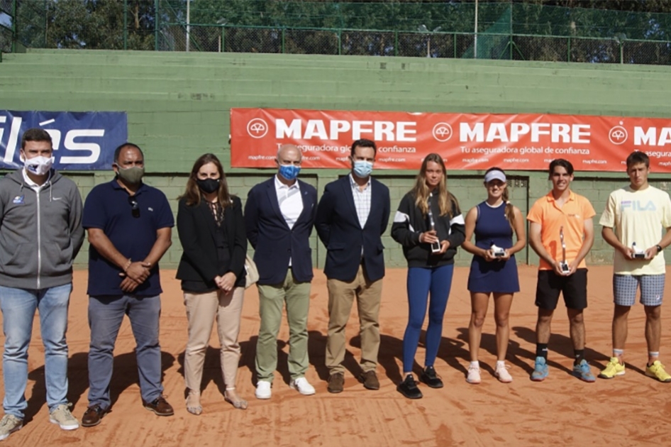 Victorias del extremeño Fernando Bulnes y la letona Ksenija Rage en el internacional júnior de Avilés Victorias del extremeño Fernando Bulnes y la letona Ksenija Rage en el internacional júnior de Avilés