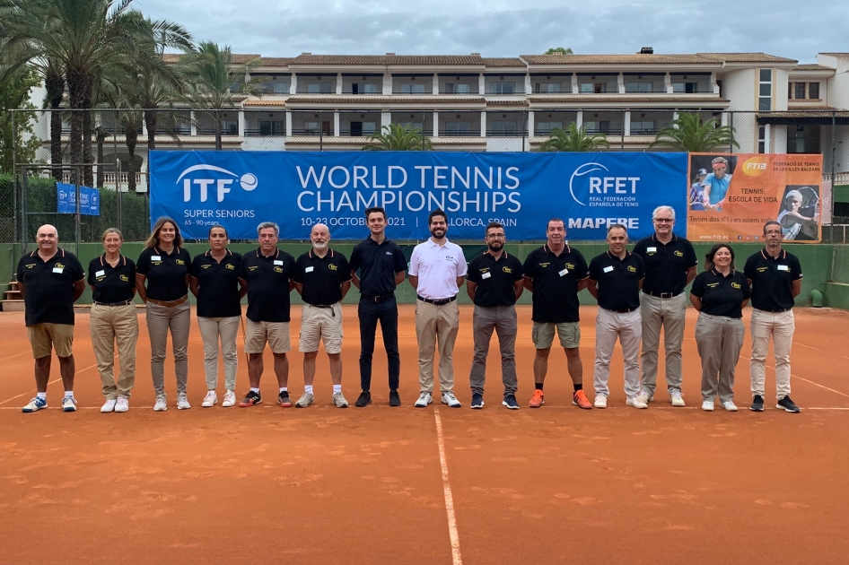 Equipo arbitral del Campeonato del Mundo de Sper Veteranos en Mallorca