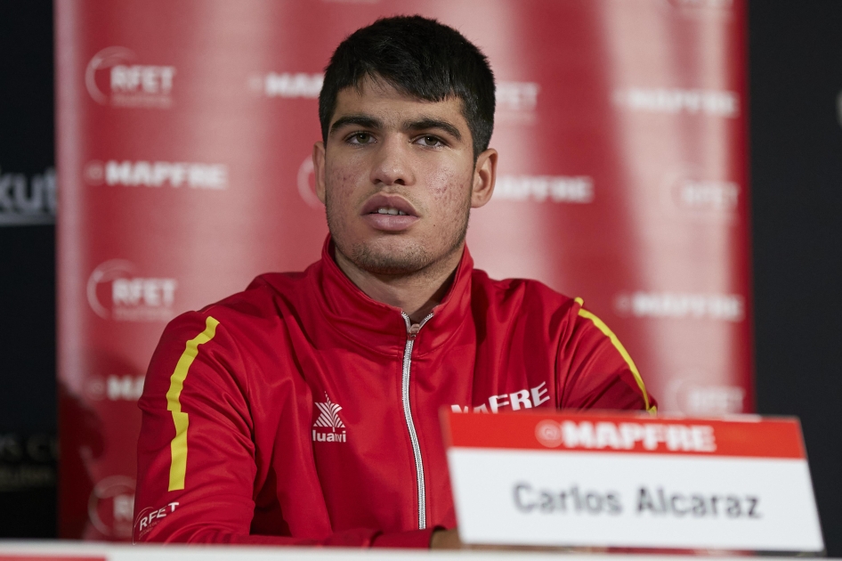 Carlos Alcaraz comunica que será baja de la Selección Española MAPFRE de Tenis tras dar positivo de COVID-19 Carlos Alcaraz comunica que será baja de la Selección Española MAPFRE de Tenis tras dar positivo de COVID-19