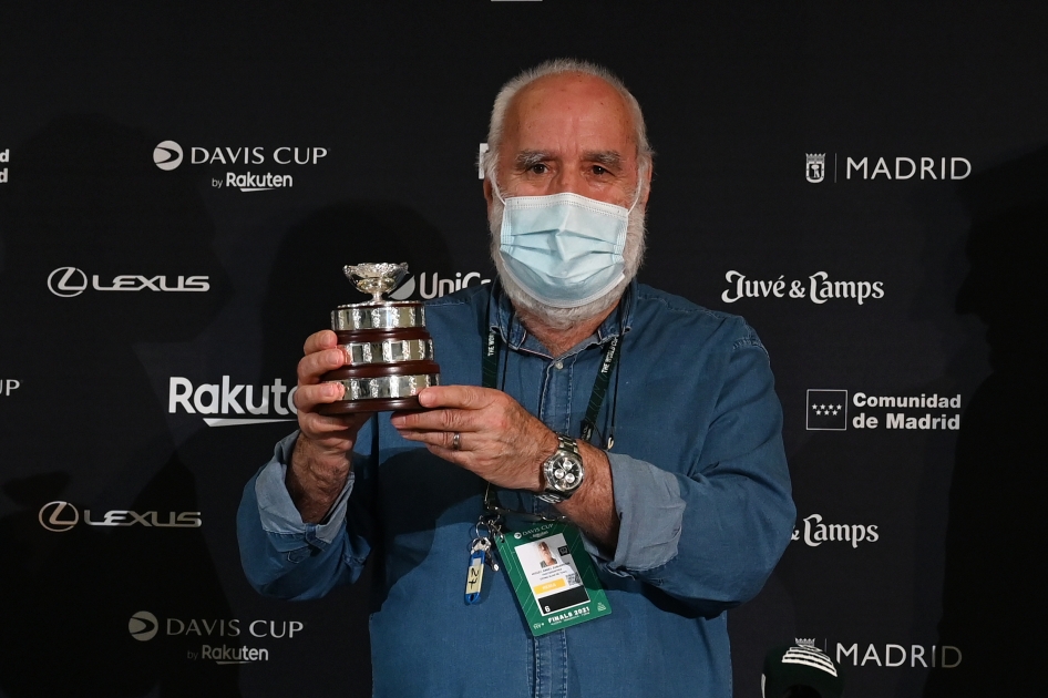 Miguel Ángel Zubiarraín recibe el Davis Cup Media Award
