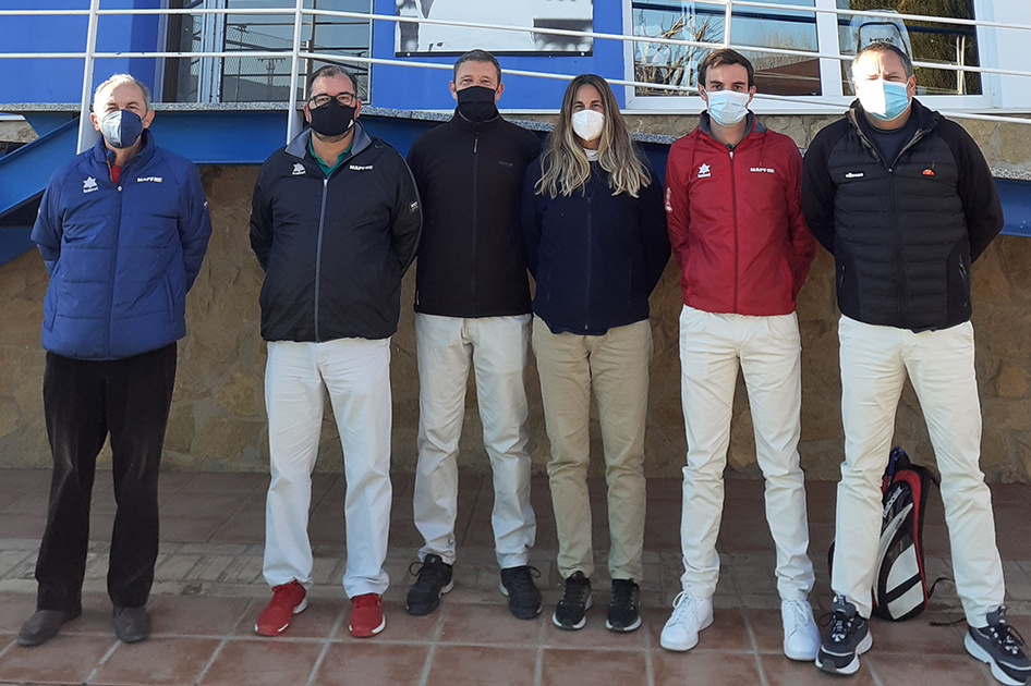 Equipo arbitral en los internacionales masculino y femenino de Villena
