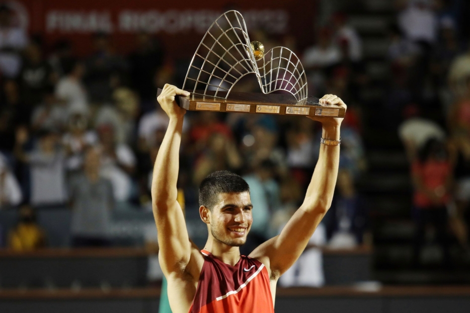 Carlos Alcaraz conquista su primer ATP 500 en Ro e irrumpe en el Top-20 mundial