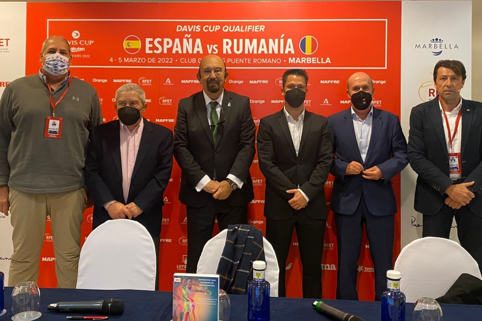 Éxito del Simposium de Tenis en homenaje a Manolo Santana en la Copa Davis de Marbella Éxito del Simposium de Tenis en homenaje a Manolo Santana en la Copa Davis de Marbella